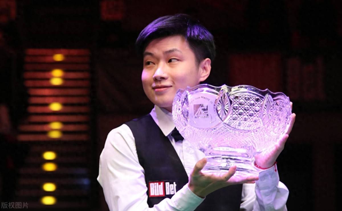 包含BLG翻盘SHR，CoreJJ操刀奇招英雄翻盘激烈交锋2025世界赛，让粉丝疯狂欢呼的词条