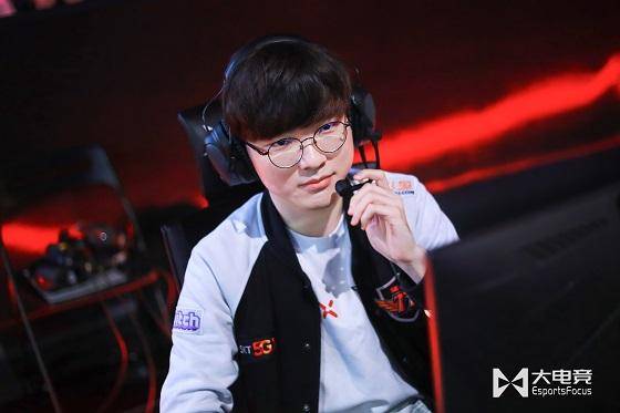 FLY轻取BRO,Clid团战一打五焦点之战全球总决赛,让粉丝疯狂欢呼 FLY轻取BRO,Clid团战一打五焦点之战全球总决赛,让粉丝疯狂欢呼