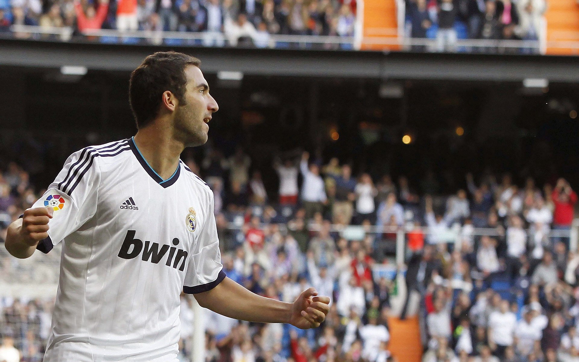 当欧洲红魔统治绿茵，蒂亚戈于赛道接管争冠，极致掌控力的双重奏