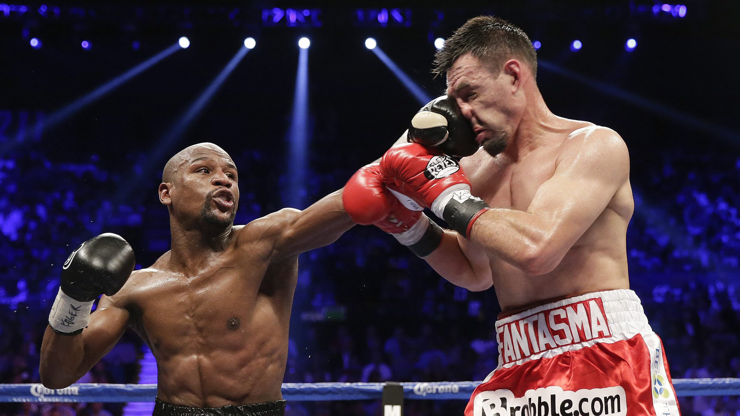 巴萨友谊赛踢出演唱会效果,迪马利亚绝境救主上演天使降临